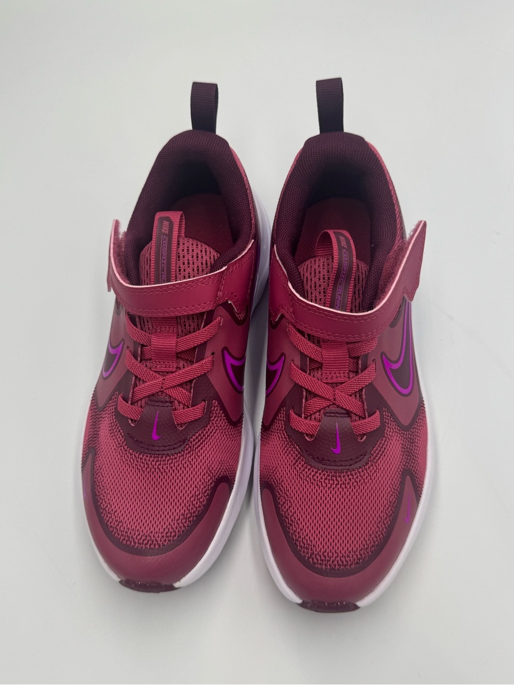 Nike Cosmic Runner Kids 1.5Y Sweet Beet Bordeaux Purple Running Shoes New - Picture 3 of 14